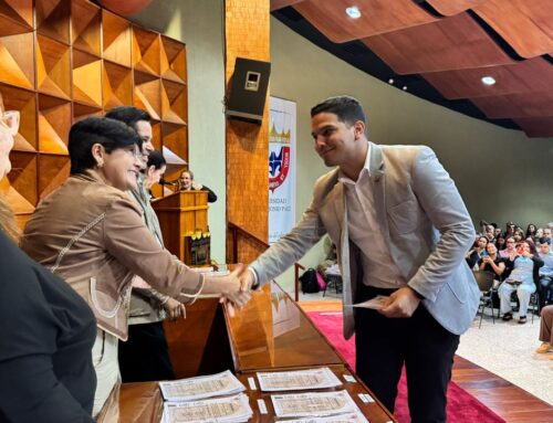UJAP reconoció a sus estudiantes élite con 100 becas y 293 diplomas de mérito académico