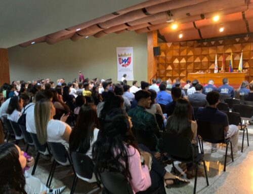 UJAP celebra Día del Estudiante Universitario con entrega de 100 becas y 279 reconocimientos a su élite académica